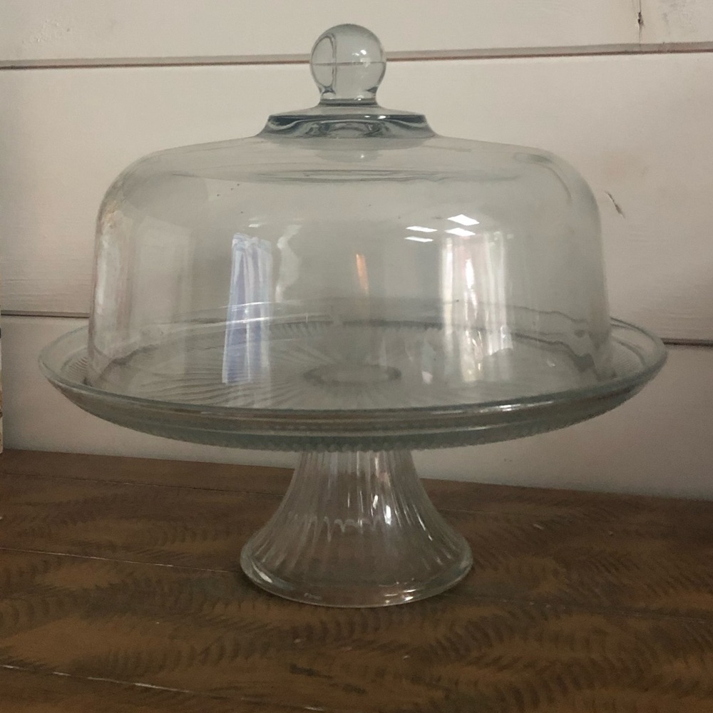 Glass cake stand with kids